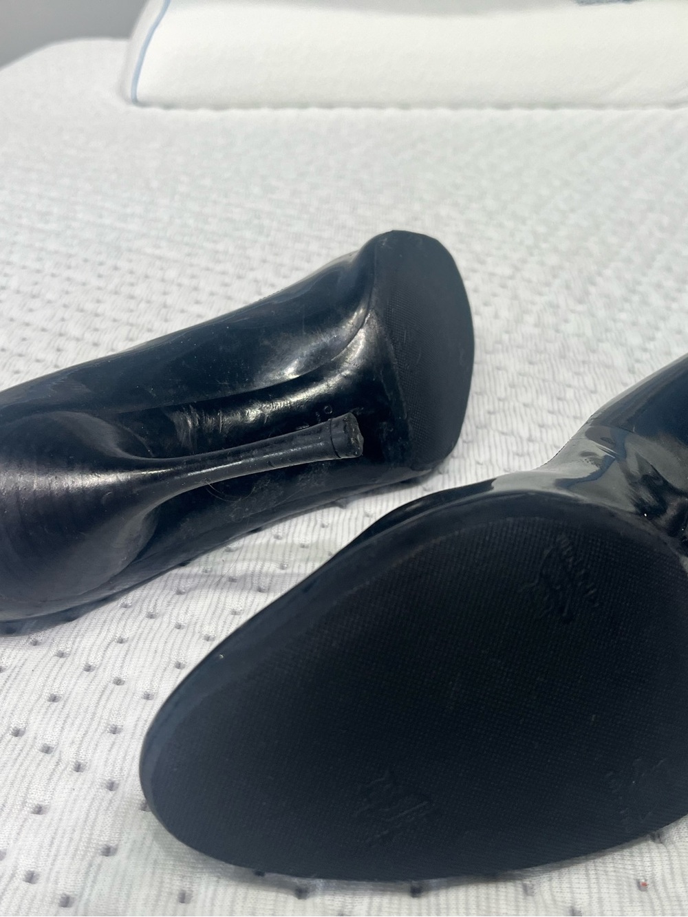 Gucci Black Patent Leather Round-Toe Pumps - Picture 5 of 5
